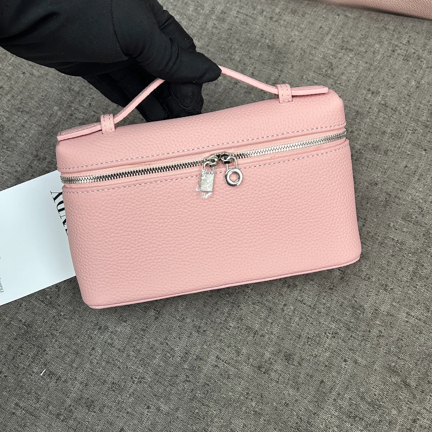 ew genuine leather LP19 mobile phone handbag for women. Exclusive to women, with a luxurious design and compact and exquisite ap