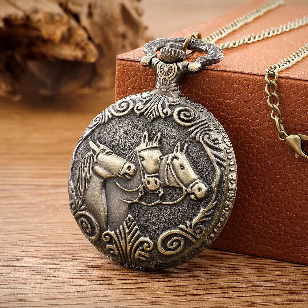 Fashion Vintage Relief Horse Pocket Watch On Chain Vintage watches Quartz Alloy Necklace Pendant Clock Gifts for women