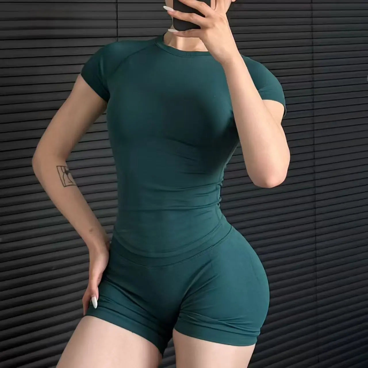 Women's 1DF-LO 1YNE-GO Compression Workout T-Shirt  Slim Fit Athletic Tee  Impact Short Sleeve Top  Women's sports shorts