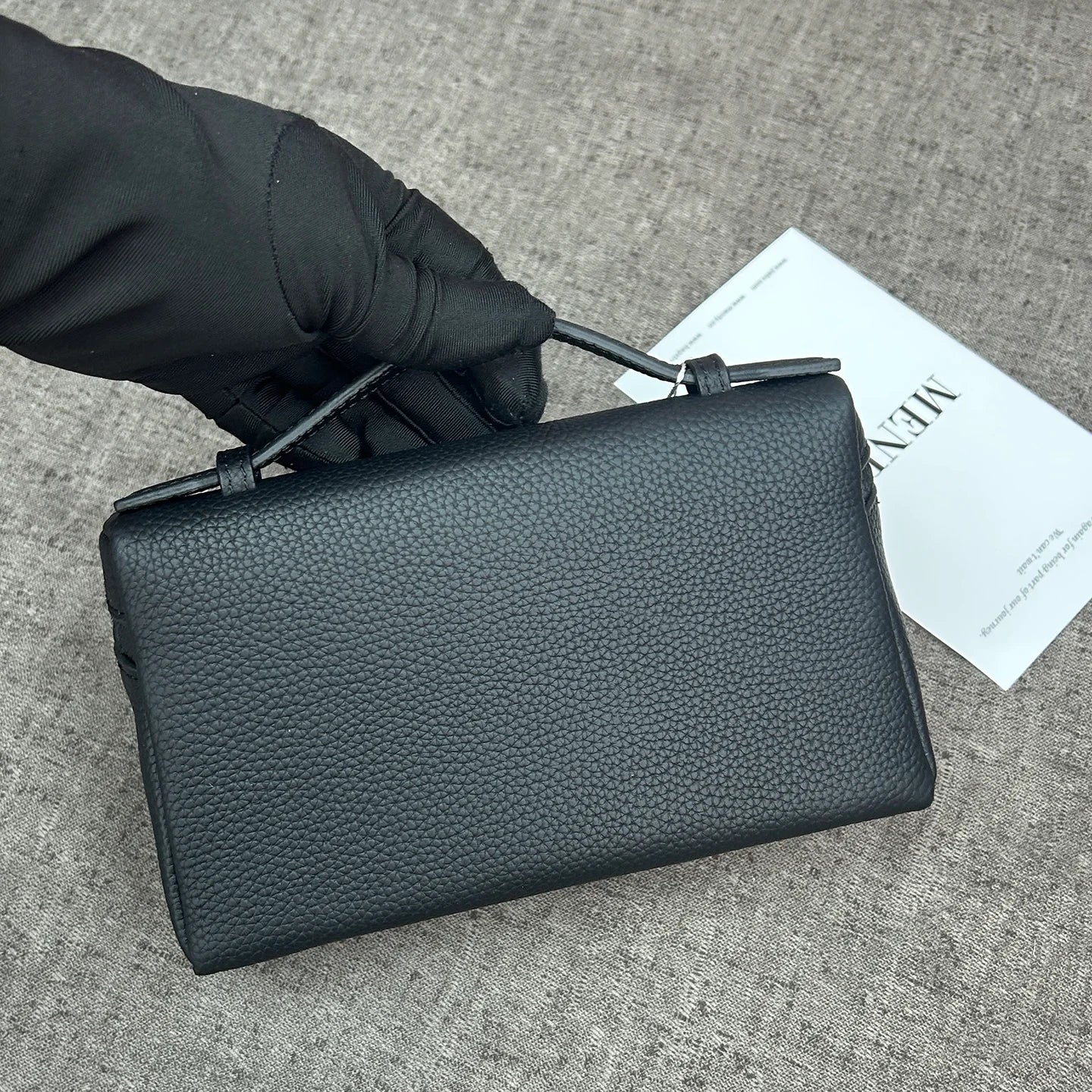 ew genuine leather LP19 mobile phone handbag for women. Exclusive to women, with a luxurious design and compact and exquisite ap