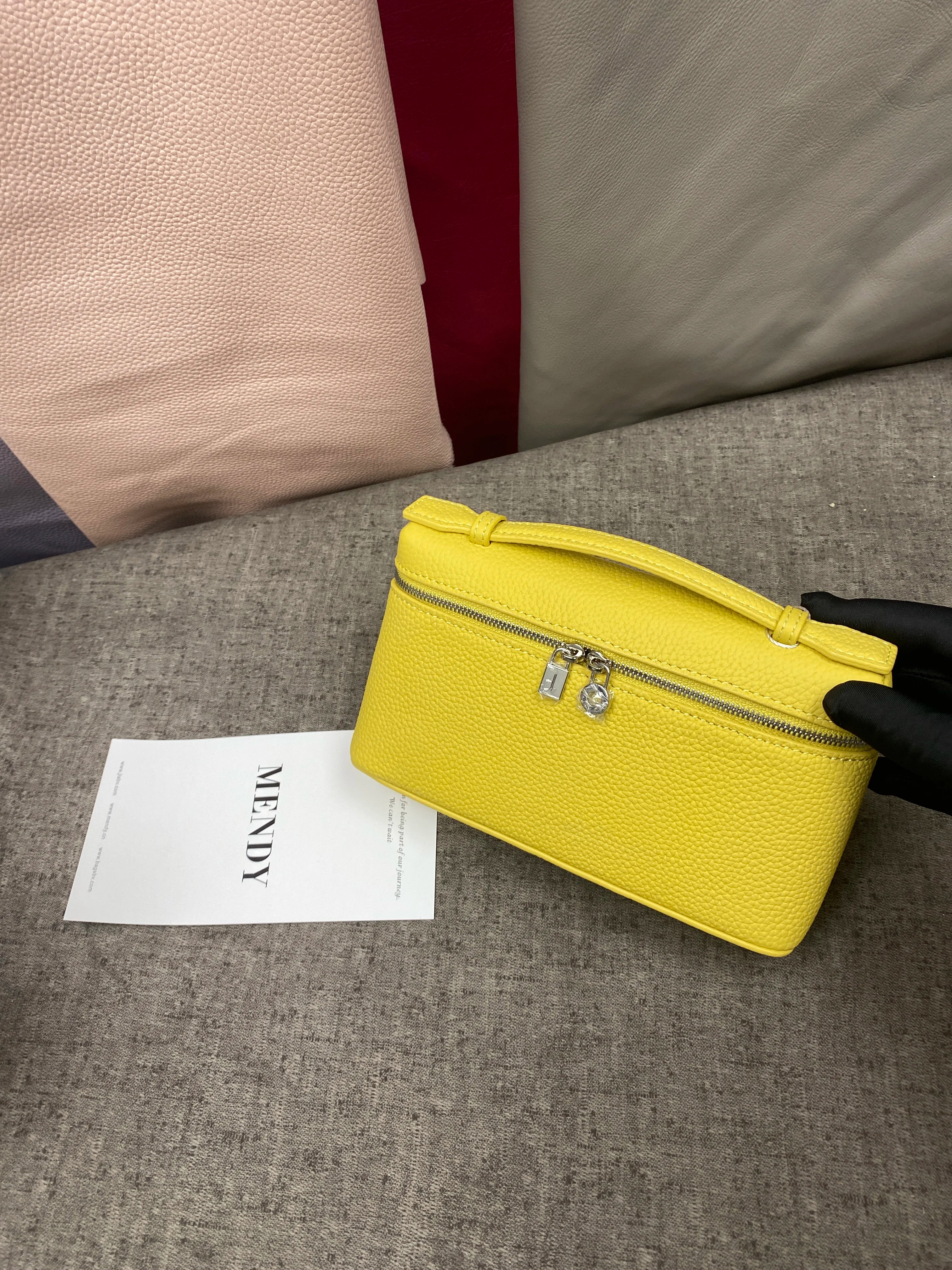 ew genuine leather LP19 mobile phone handbag for women. Exclusive to women, with a luxurious design and compact and exquisite ap